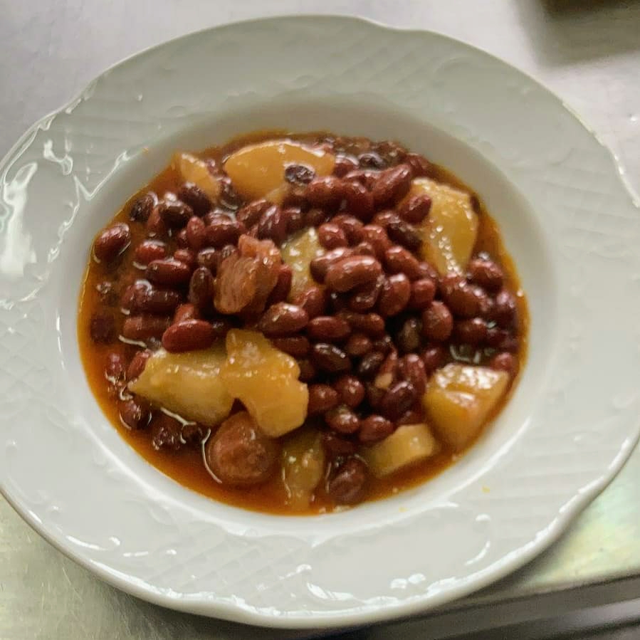 Restaurant — Comida y bebida