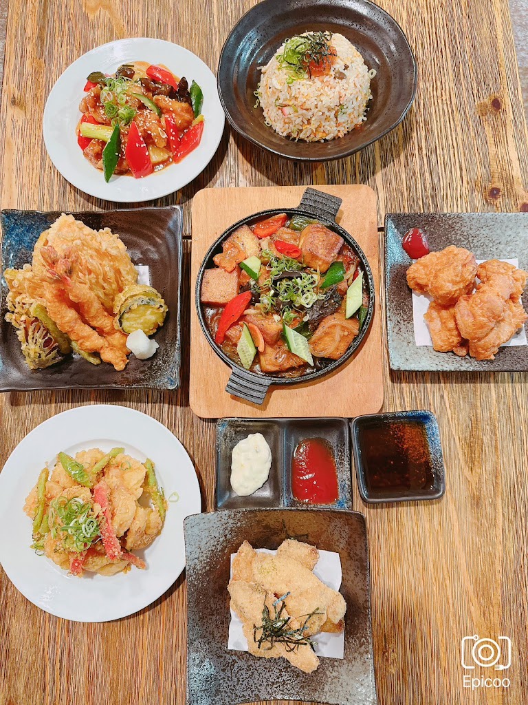 丼厚食 熱炒 居酒屋 生魚片 的照片