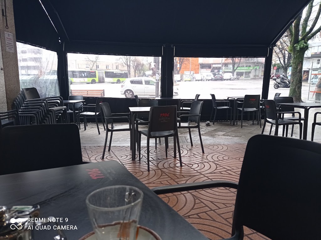 Cafe Bar Plaza, Vigo — Ambiente