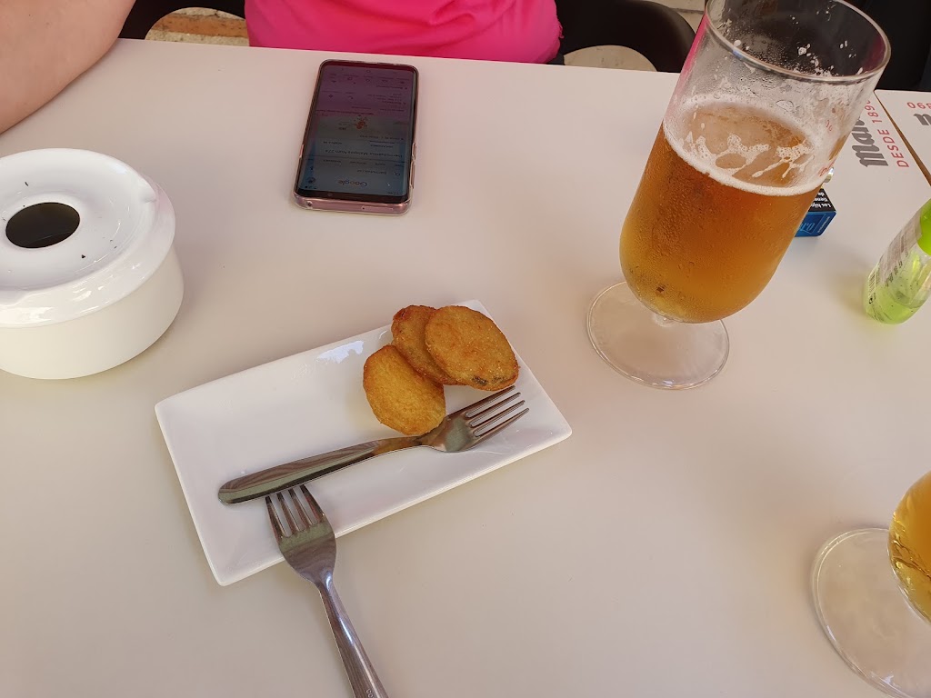 El Chiscon — Comida y bebida