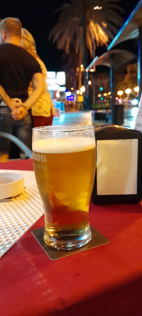 Bar None — Comida y bebida