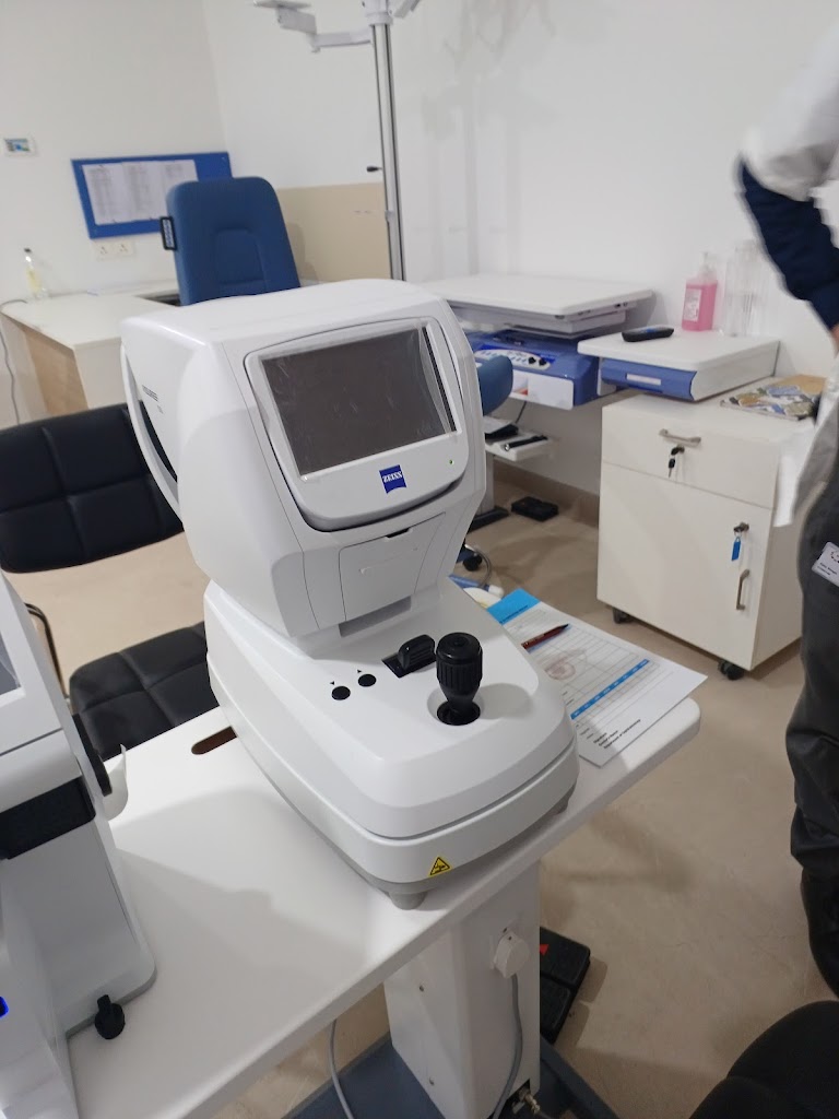 Dr Mahavir Dattani Super Eye Specialist Cataract Glaucoma Lasik Retina Icl