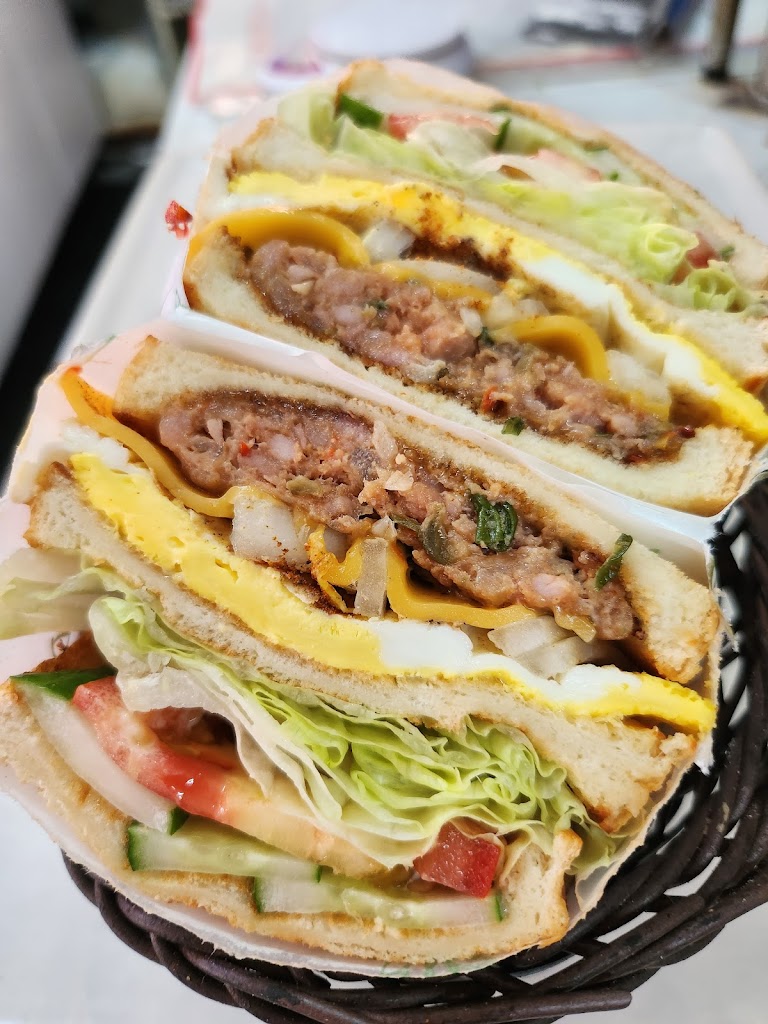 吾45早午食堂.雙十連假有營業。獨家剝皮辣椒生煎包.酥皮蛋餅.獨家異國鍋燒麵.芋泥肉鬆蛋餅.非喝不可鮮奶茶.吾雙紅茶.冰花煎餃， 的照片