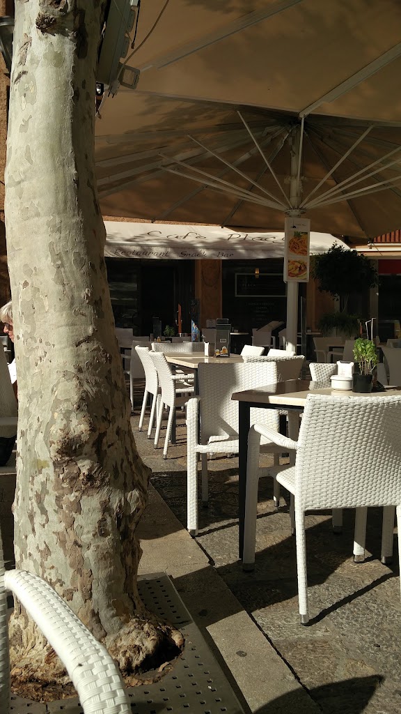 Cafe Placa Restaurant — Ambiente