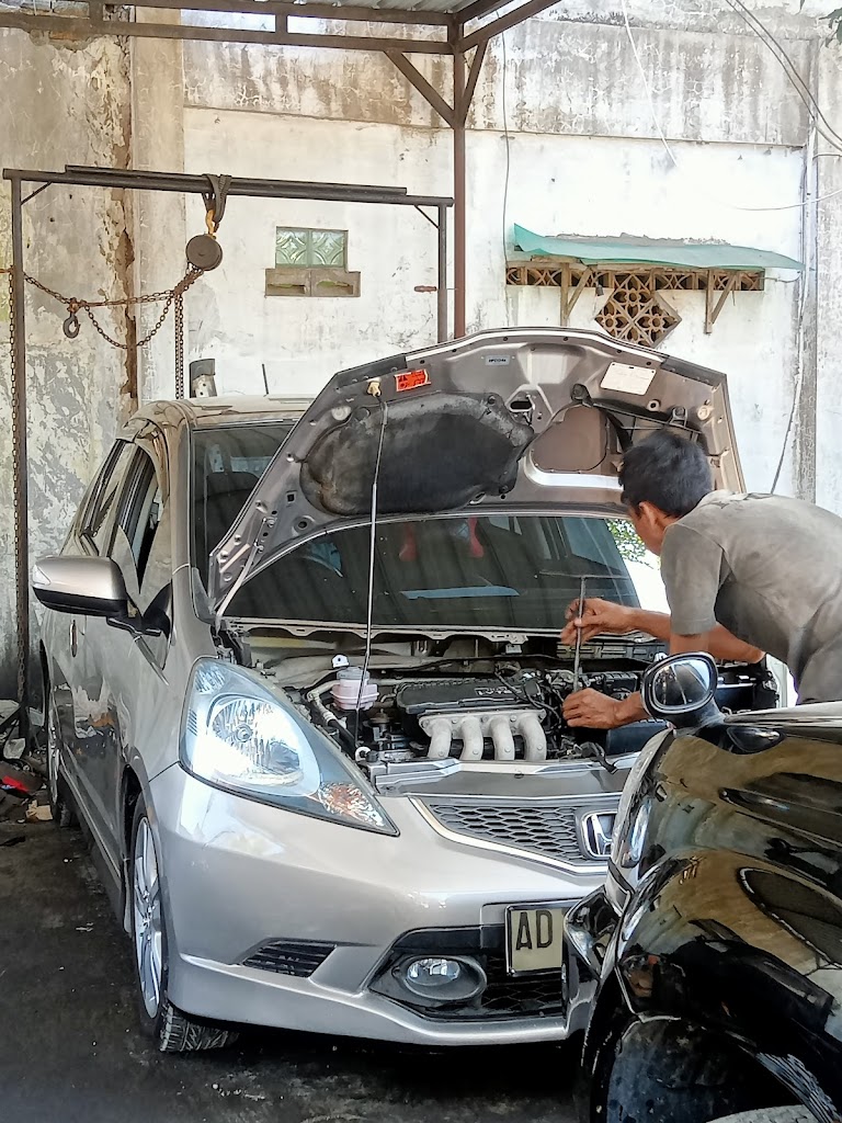 Bengkel Mobil Kurnia Motor