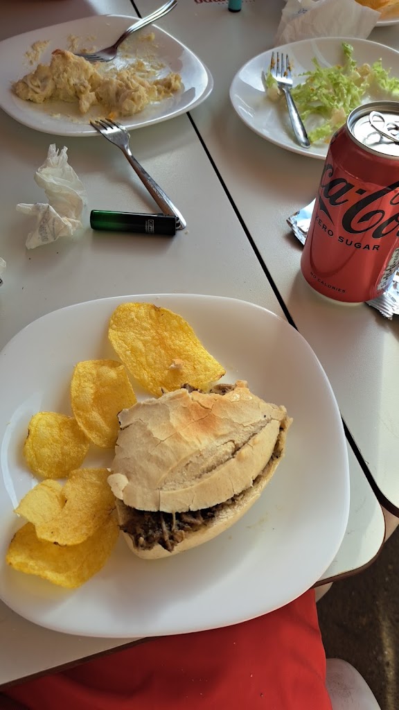 Bar Los Arroyos — Comida y bebida