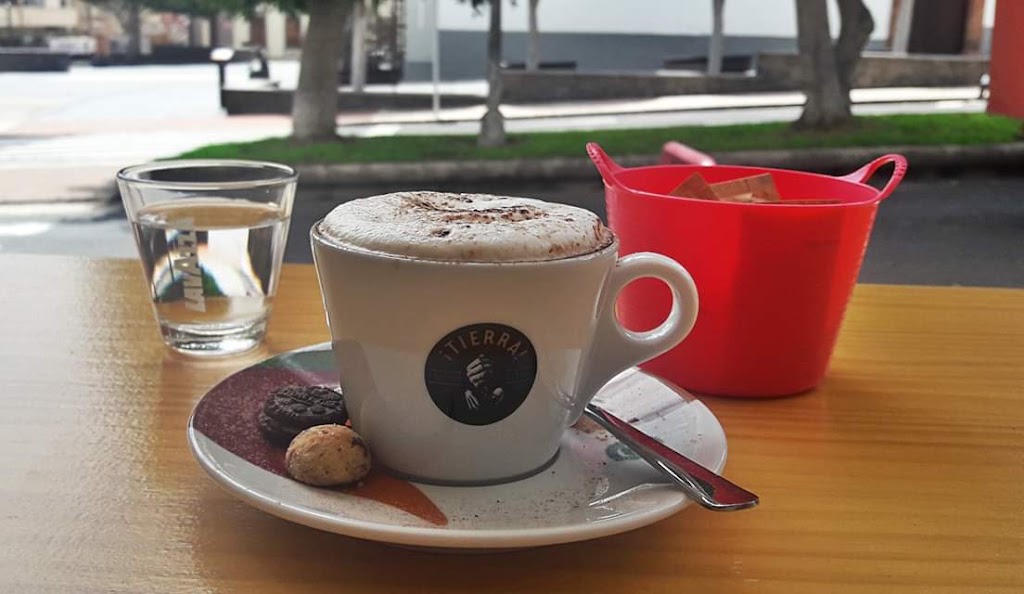El 36 Cafe — Comida y bebida