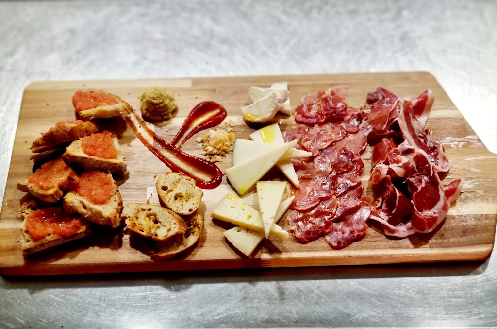Restaurante El Cinco — Comida y bebida