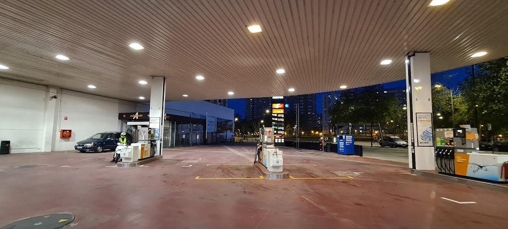 Estacion de Servicio Repsol — Interior