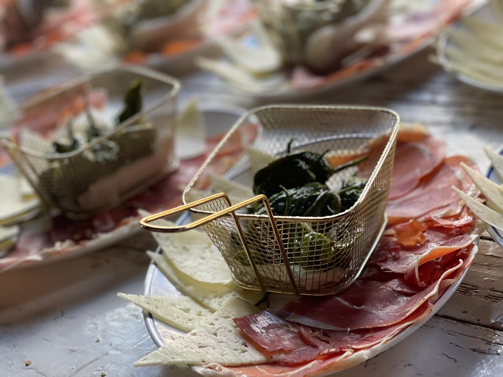 Ses Tres Germanes * Restaurante de eventos privados — Comida y bebida