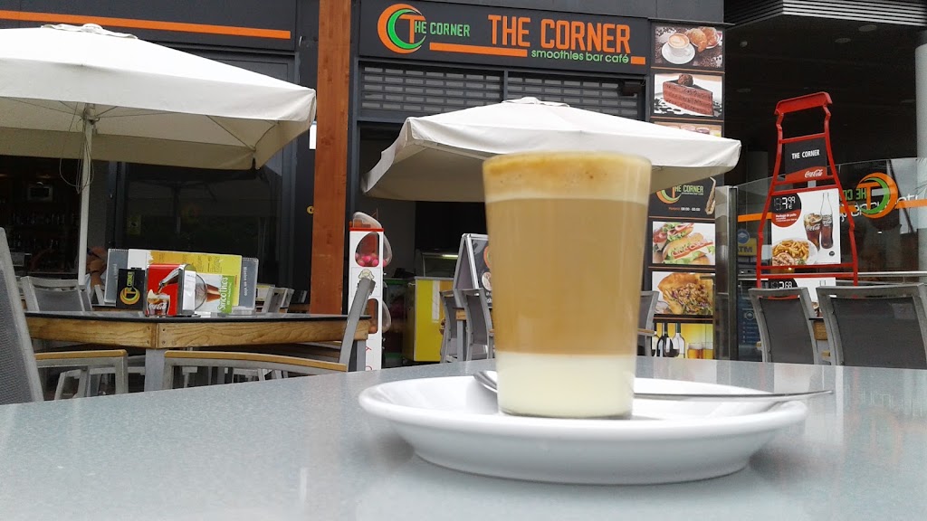 The Corner — Comida y bebida