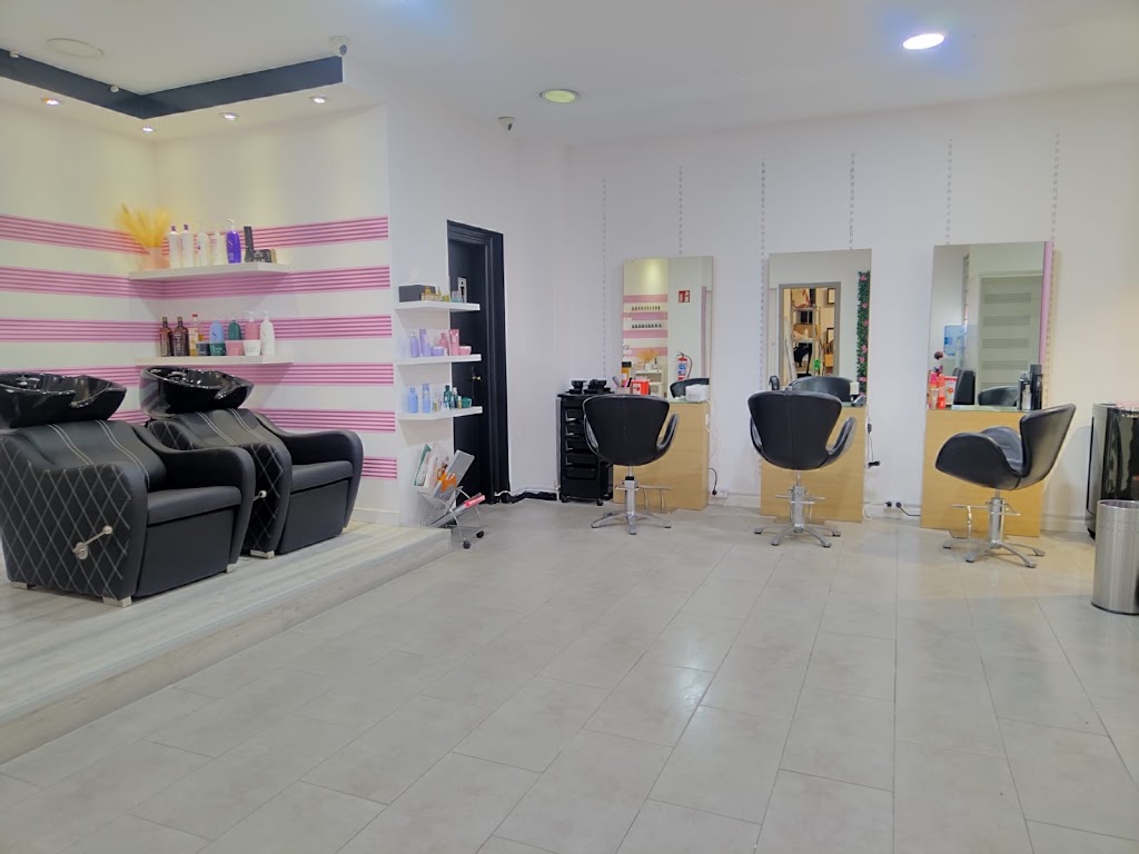 VAIN MAN WOMAN — Interior