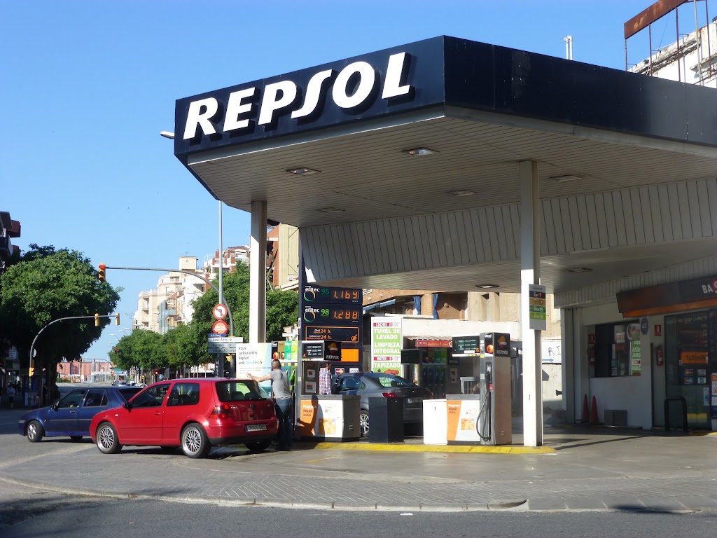 Estacion de Servicio Repsol — Exterior