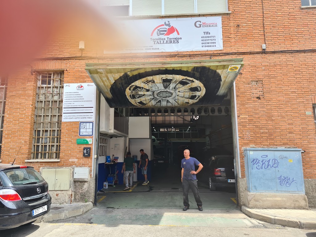 TALLERES TORNILLOS TORREJON — Exterior