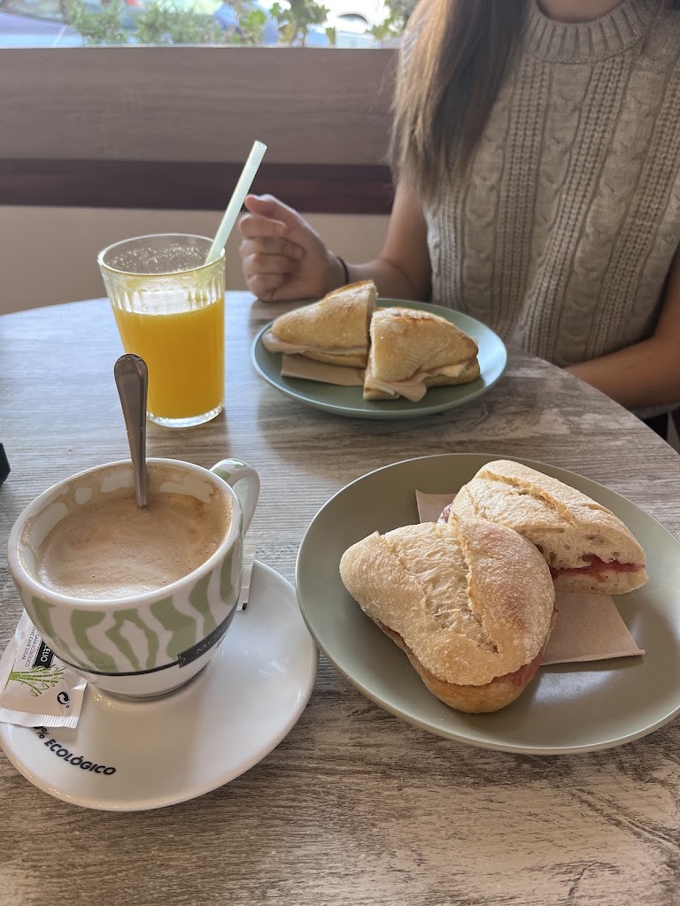 Cafeteria La Terracita de Lumi — Comida y bebida