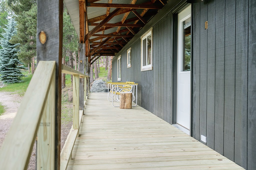 Hinterwood Inn & Cabins