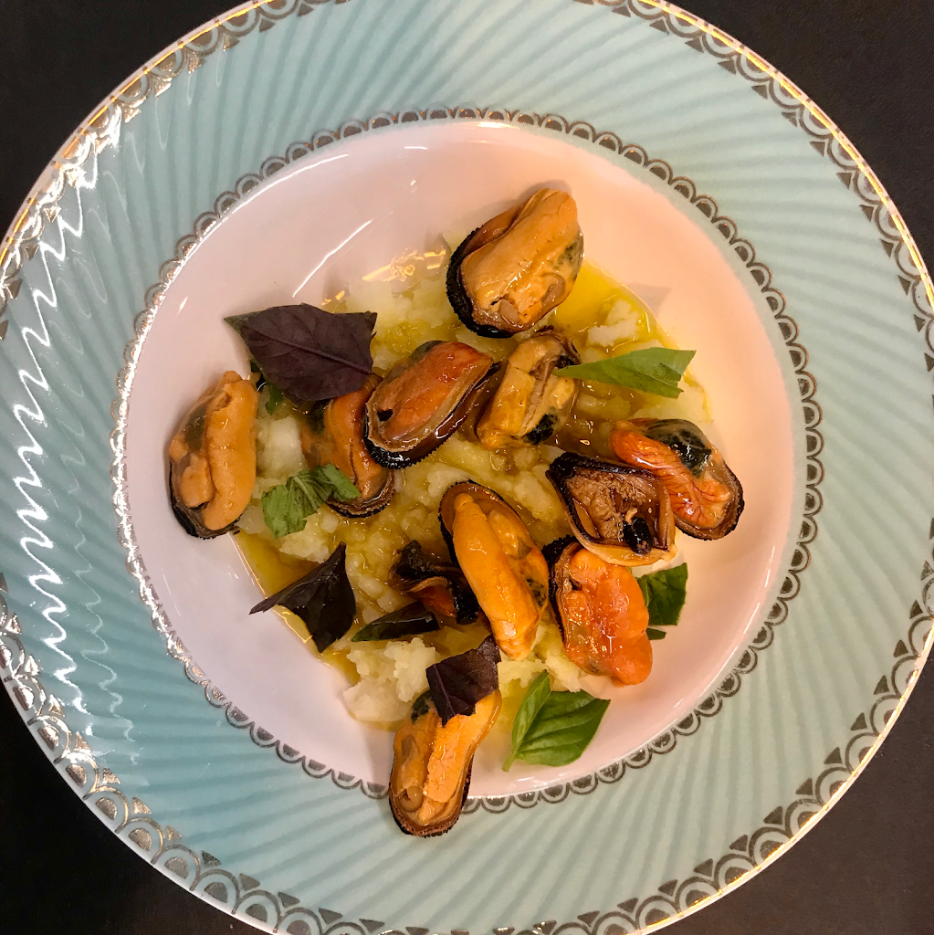 Thymus Restaurant — Comida y bebida