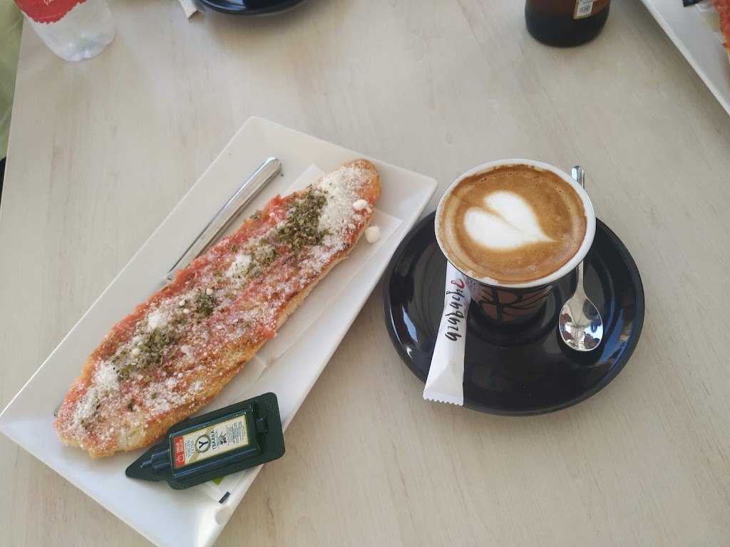 Azabache Bar — Comida y bebida
