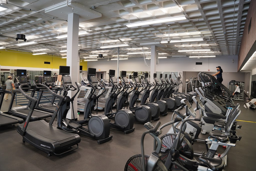  Gold's Gym - Van Ness