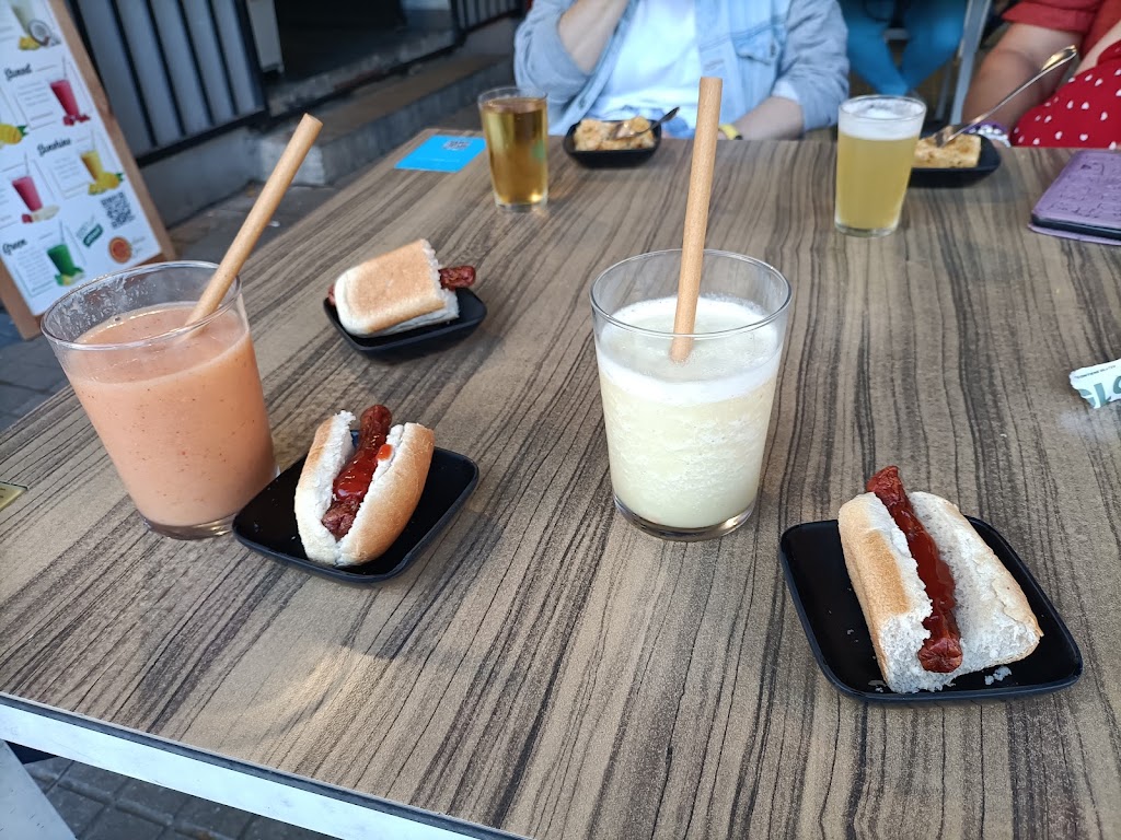 Bar Plaza cuatrovientos — Comida y bebida