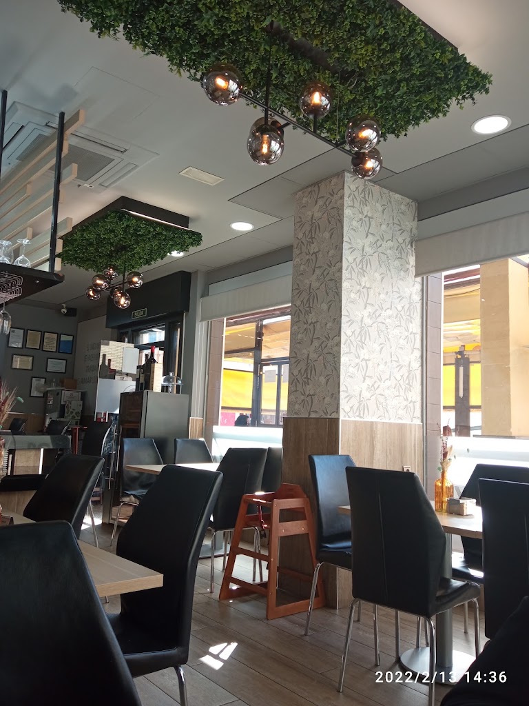Restaurante Borneo Plaza. "Cocina de producto". — Ambiente