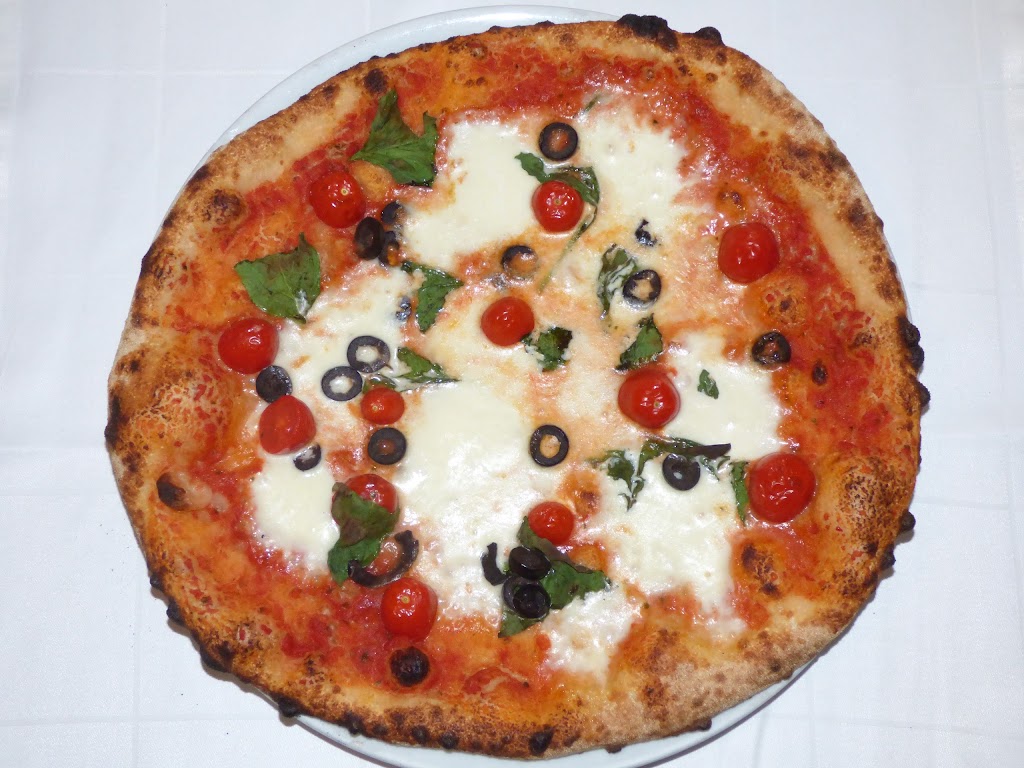 La Mezza Luna — Comida y bebida
