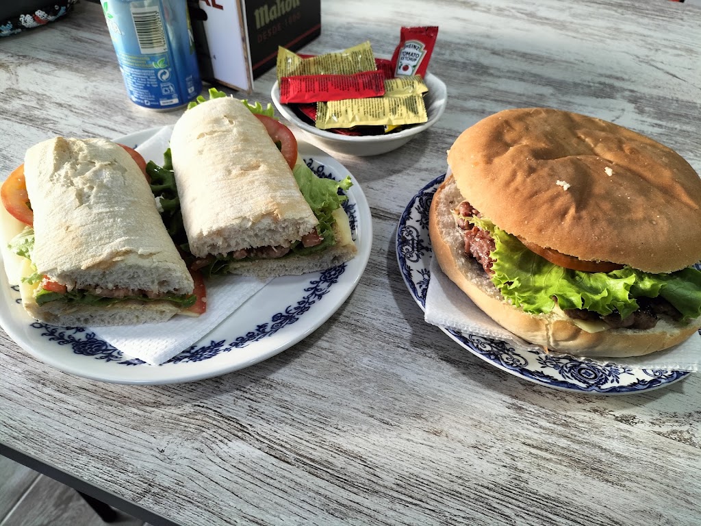 Cafe-Bar Central — Comida y bebida