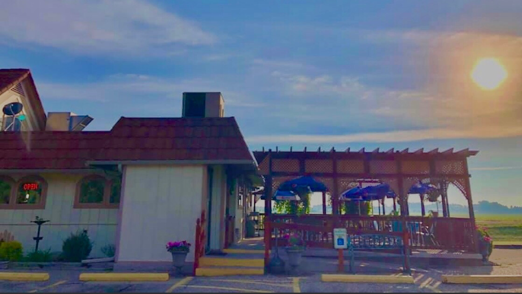  Paradise Bar & Grill