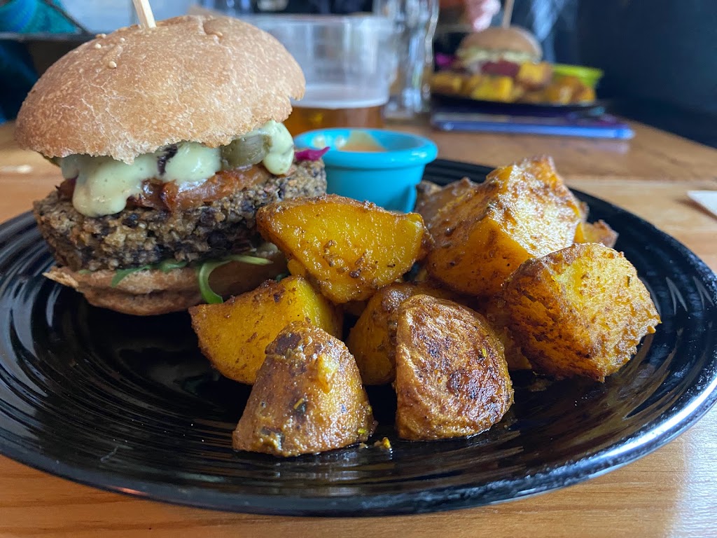 Lata de Zinc — Comida y bebida