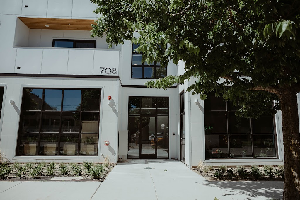  LUXBODY | HIIT Fitness & Recovery Lounge