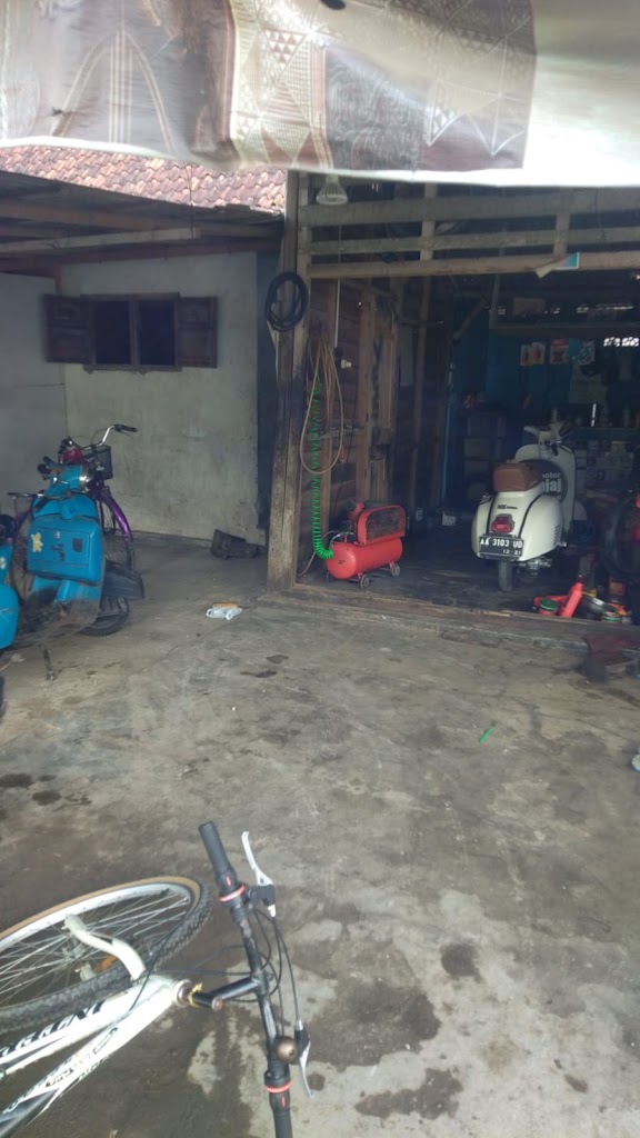 Kathung bengkel vespa