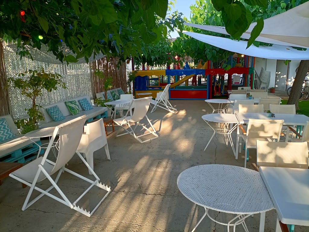 TOBOGAN Food & Cocktails - Waterslide — Ambiente