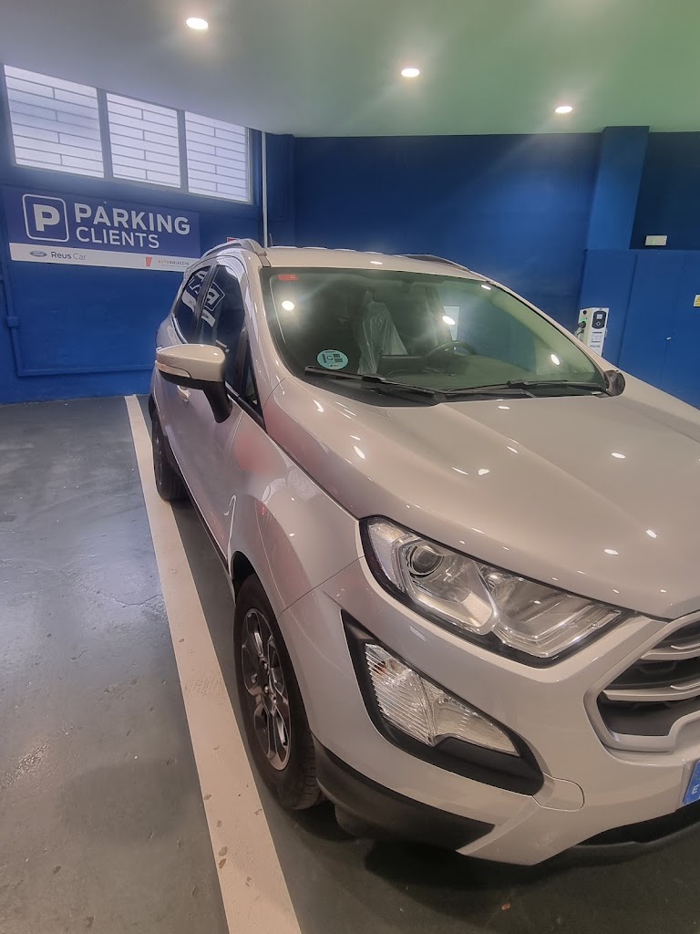 Ford Cambrils Center S L — Interior