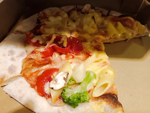 豐原太平洋百貨 菈菈派手工窯烤披薩 的照片