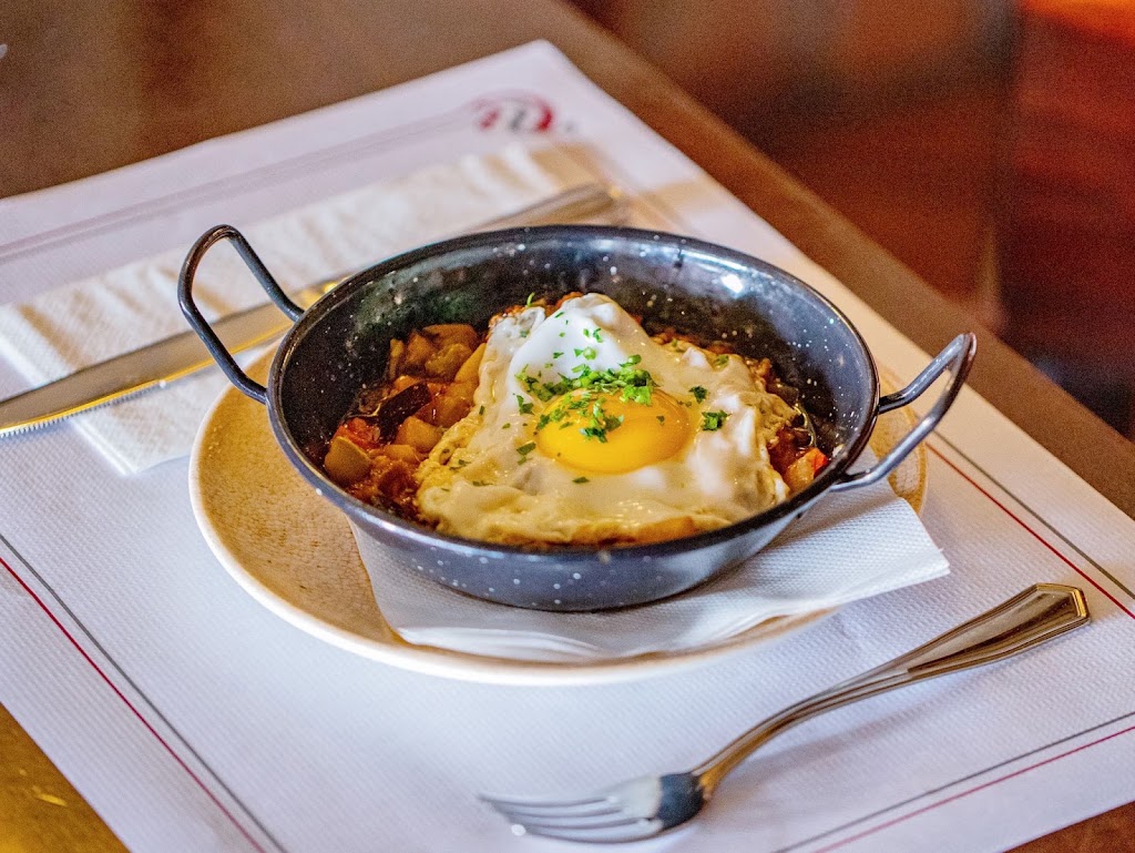 Cerveceria Gambrinus — Comida y bebida