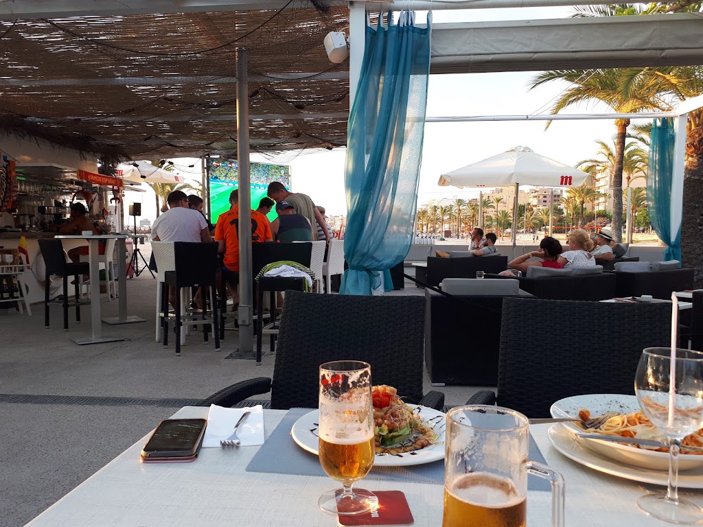 La Marina Beach Club Mallorca — Comida y bebida
