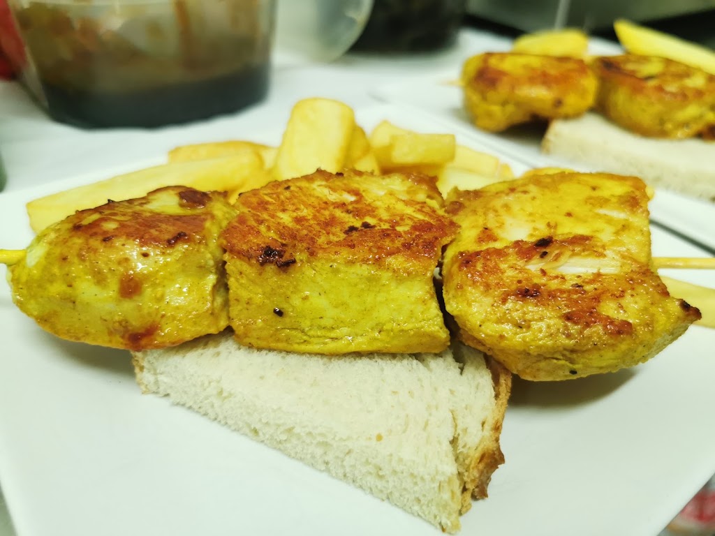 Cerveceria La Cana — Comida y bebida