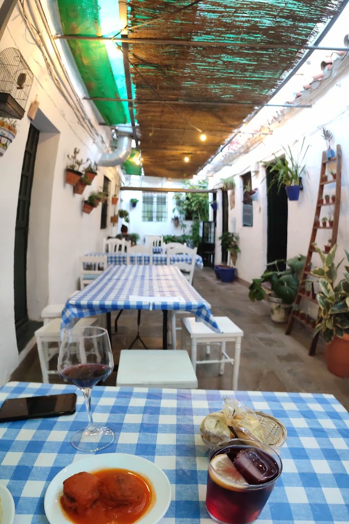 Bar Finlandia — Comida y bebida