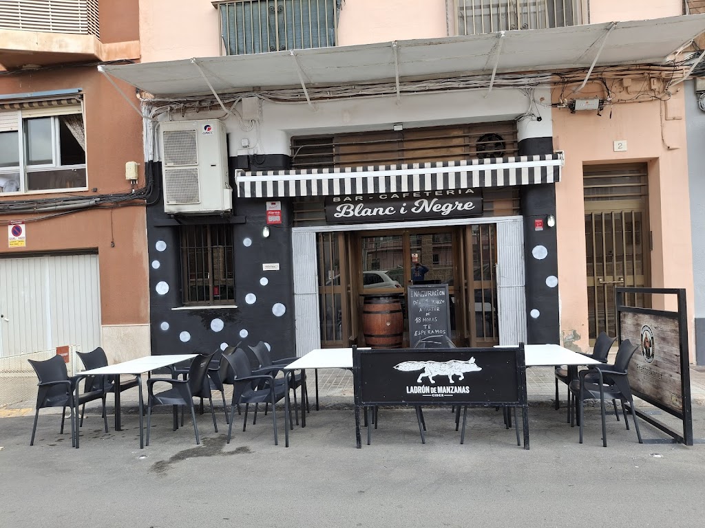 Bar Cafeteria Blanc I Negre 2025