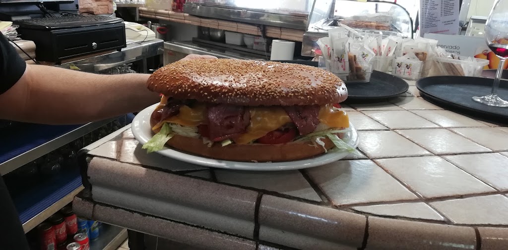 Restaurante El Alcalaino — Comida y bebida