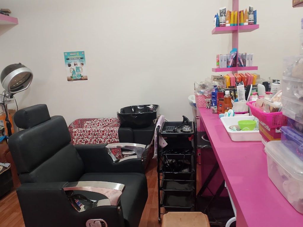 Tripti Beauty Salon