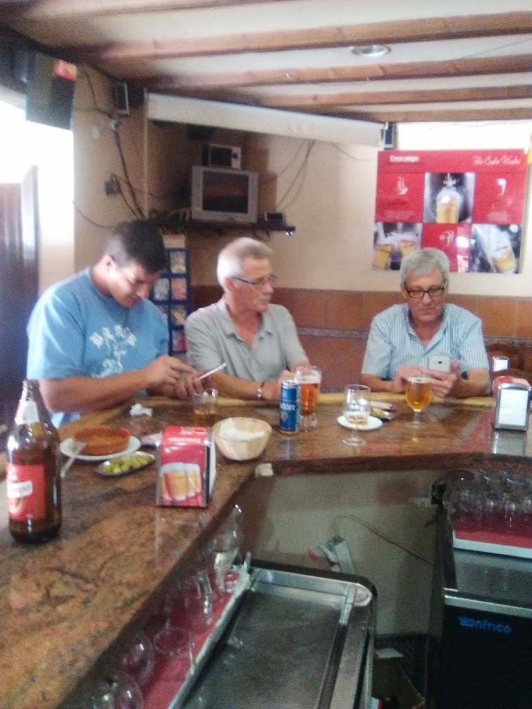 bar cafeteria los cuatro vientos — Ambiente