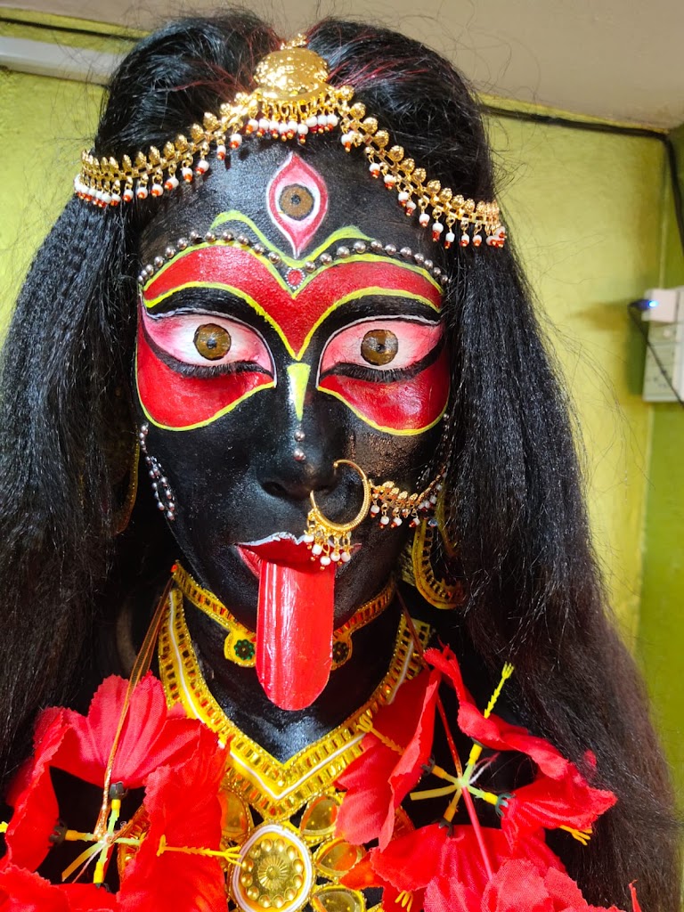 Sumi Ladies Fashion Beauty Zone Makeep Academy