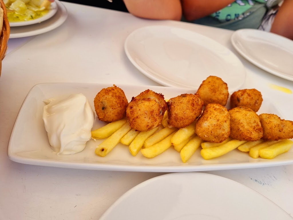 Bar Media Luna — Comida y bebida