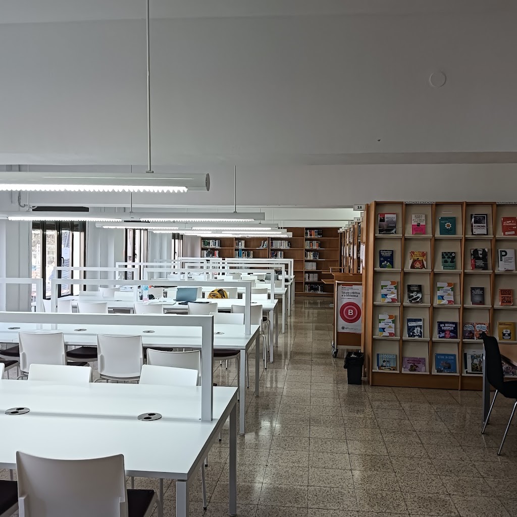 Biblioteca Universidad de Granada - Campus Melilla — Del propietario