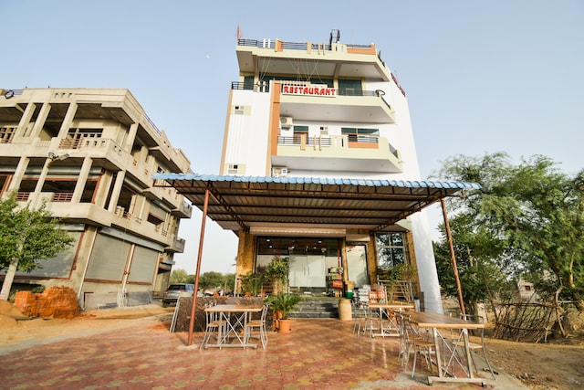 Oyo 40238 Hotel Tirupati