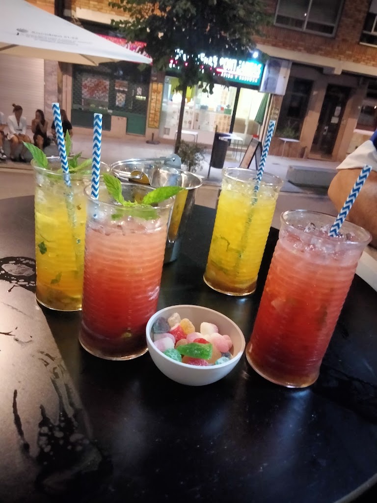 Osiris Cafe & bar — Comida y bebida