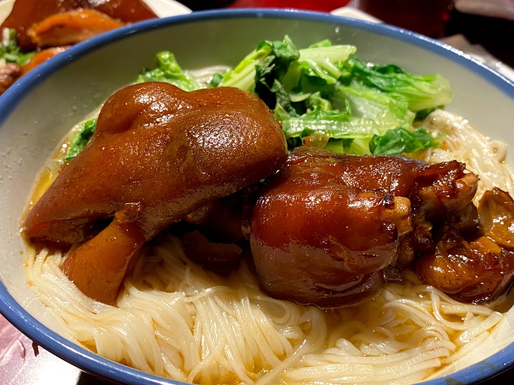 歐買尬豬霸王豬腳飯專賣店 錦州店 的照片