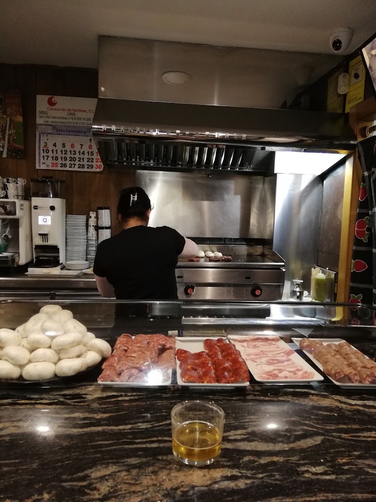 Bola 8 Logrono. Club de billar — Comida y bebida