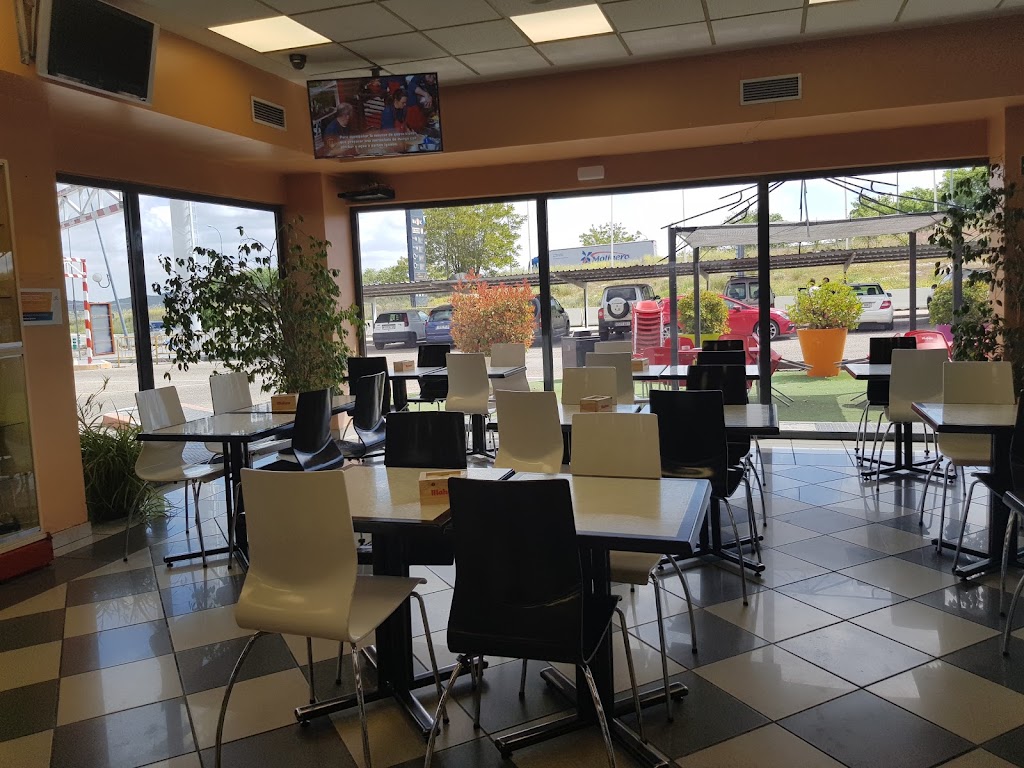 Area de Servicio El Toro — Ambiente